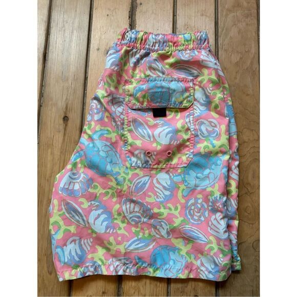 Vineyard Vines Mens 7" Chappy Swim Trunks Size M Turtles Shells Beach Shorts - Picture 2 of 6